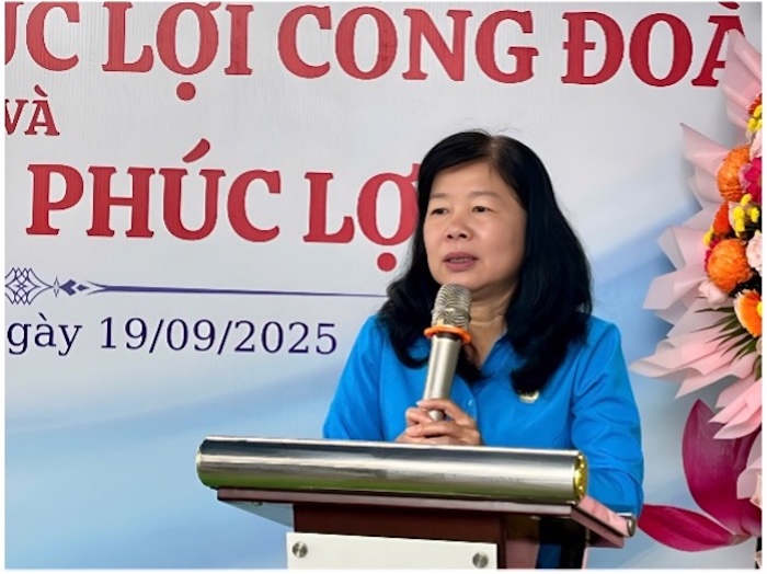 Ba Huynh Thi Tuyet Vui phat bieu tai buoi le. Anh: Duc Trung. 