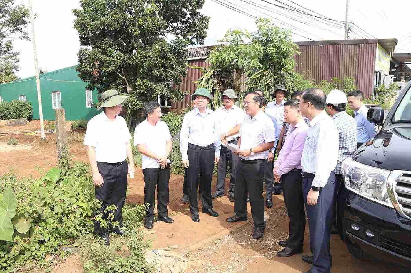 Dak Lak省人民委員会のリーダーシップが主要な交通プロジェクトを視察し、公共投資資本の支出進捗を督促。写真:Tuan Hai