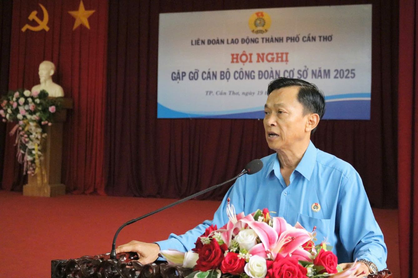 Ong Le Cong Khanh - Truong Ban Cong tac Cong doan co quan Mat tran To quoc Viet Nam TP Can Tho phat bieu chi dao. Anh: Phuong Thao.
