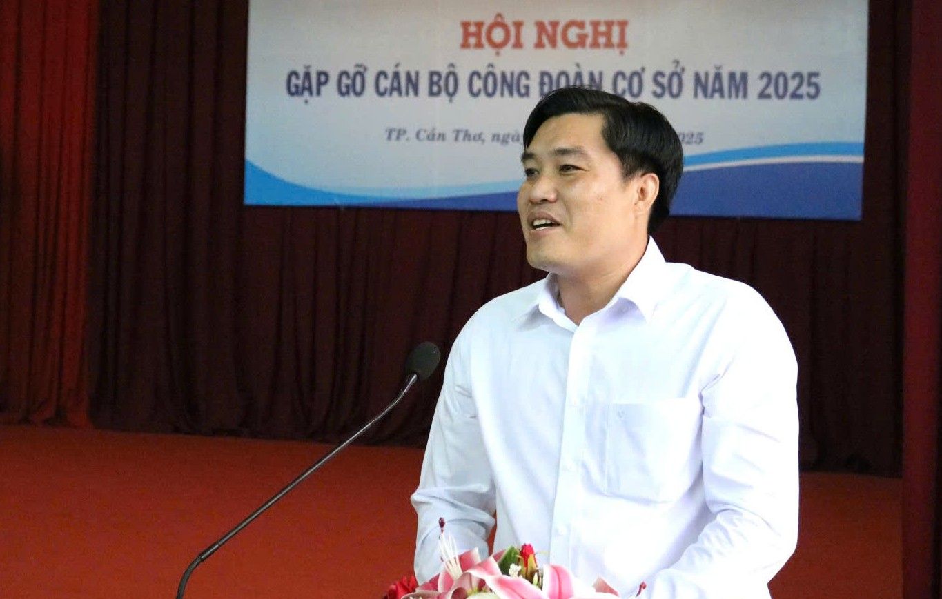 Dai dien CDCS dong gop y kien, chia se kho khan vuong mac tai hoi nghi. Anh: Phuong Thao