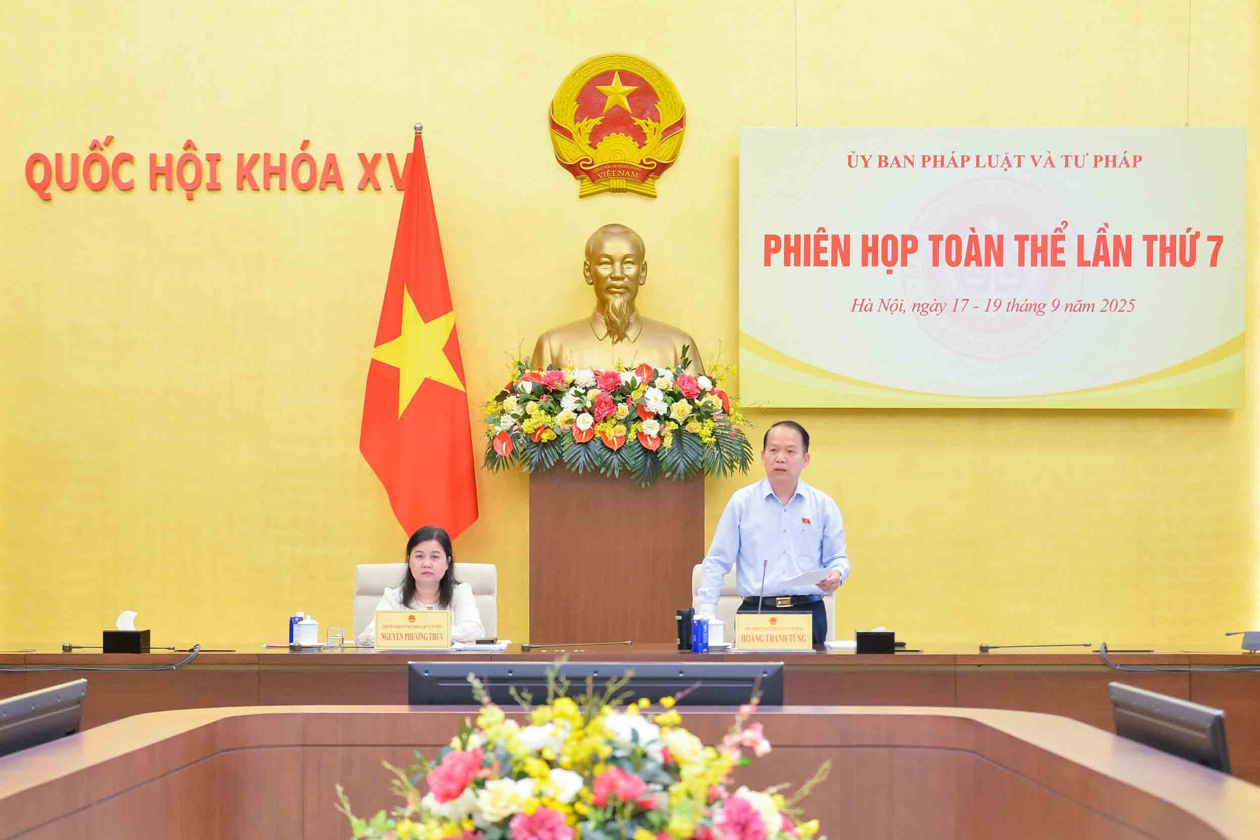 Cac y kien cua Uy ban Phap luat va Tu phap de nghi lam ro them tinh trang that thoat, lang phi trong quan ly, su dung ngan sach nha nuoc. Anh: Ho Long.