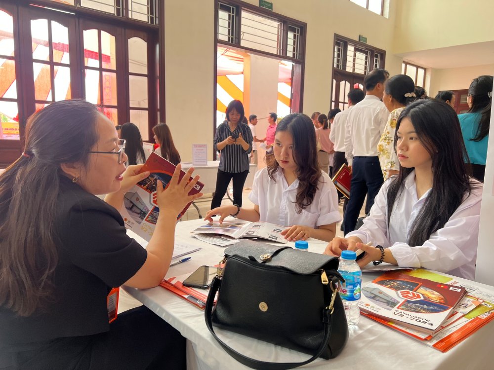 Au quatrieme trimestre 2025 les entreprises du meme secteur au Vietnam seront tres competitives dans le processus de recrutement selon Manpower. Photo : Quynh Chi