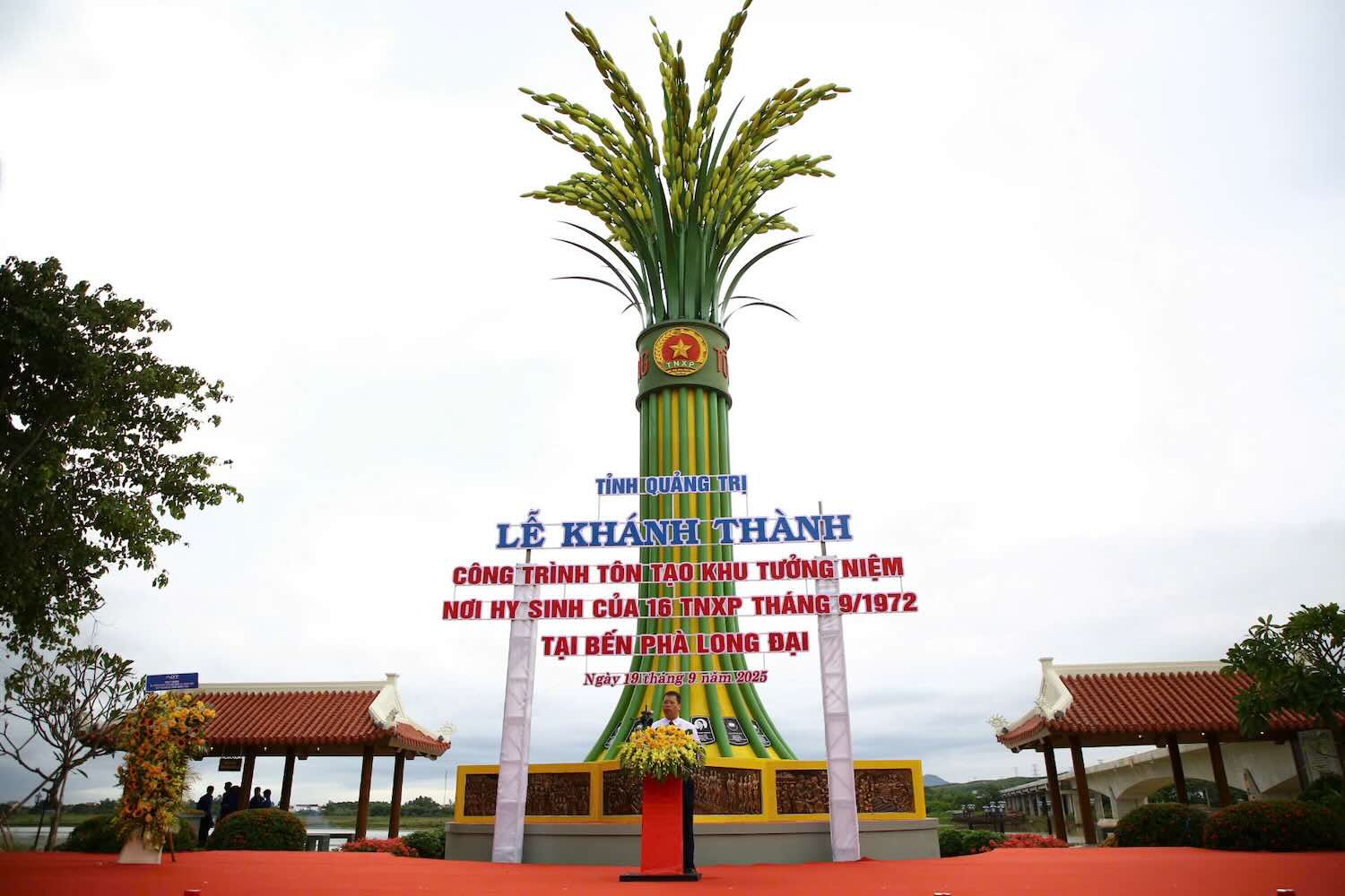 Mobilizing the inauguration ceremony of the Memorial Area for Volunteer Youth Sacrifices at Long Dai ferry terminal. Photo: Cong Sang