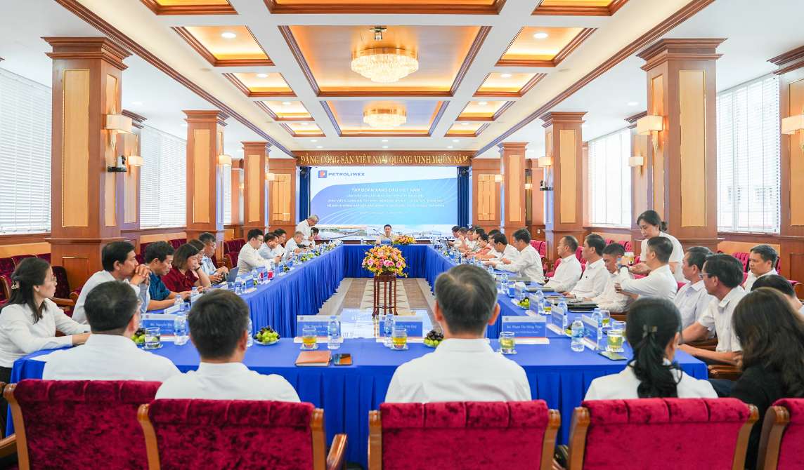 2025년에 페트로리멕스는 그룹 사무실에서 회원사에 이르기까지 조직 기구를 재편성하는 간소화 작업을 수행했습니다. 사진: 페트로리멕스