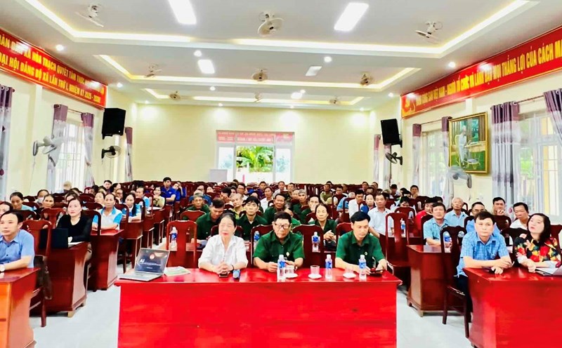 A large number of members attended the training course on " application of information technology in Front work and operational management software". Photo: Hoa Trach Front