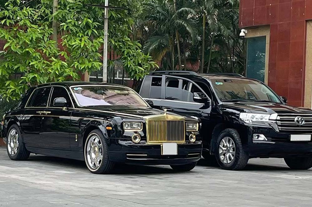 Nhiều mẫu xe siêu sang xuất hiện tại Hà Nội, thu hút sự chú ý của giới mê xe. Ảnh: Phạm Trung Hiếu