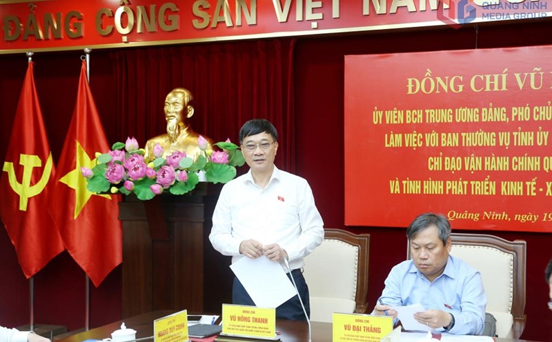 Mr. Vu Hong Thanh, member of the Party Central Committee, Vice Chairman of the National Assembly, gave a speech at the meeting. Photo: Quang Ninh Portal