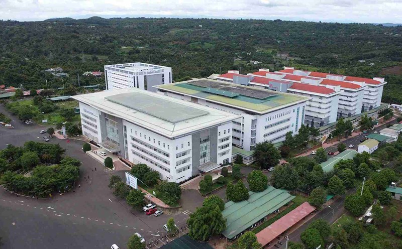 The Central Highlands General Hospital has performed kidney stone surgery on hundreds of patients while the machine had broken before. Photo: Bao Trung