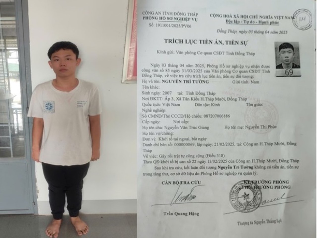 Đối tượng Nguyễn Trí Tường  ra đầu thú. Ảnh: Công an tỉnh Đồng Tháp