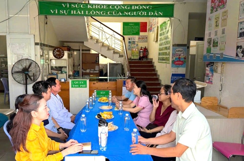 Working session at Phu Thuan Ward Health Station. Photo: Cao Duyen