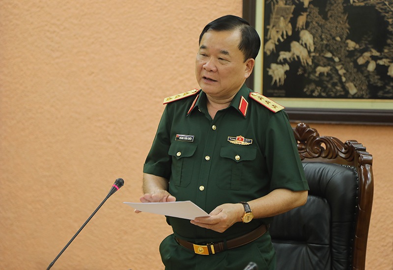 호앙쑤언찌엔 상장 - 당 중앙집행위원회 위원 국방부 차관. 사진: 국방부
