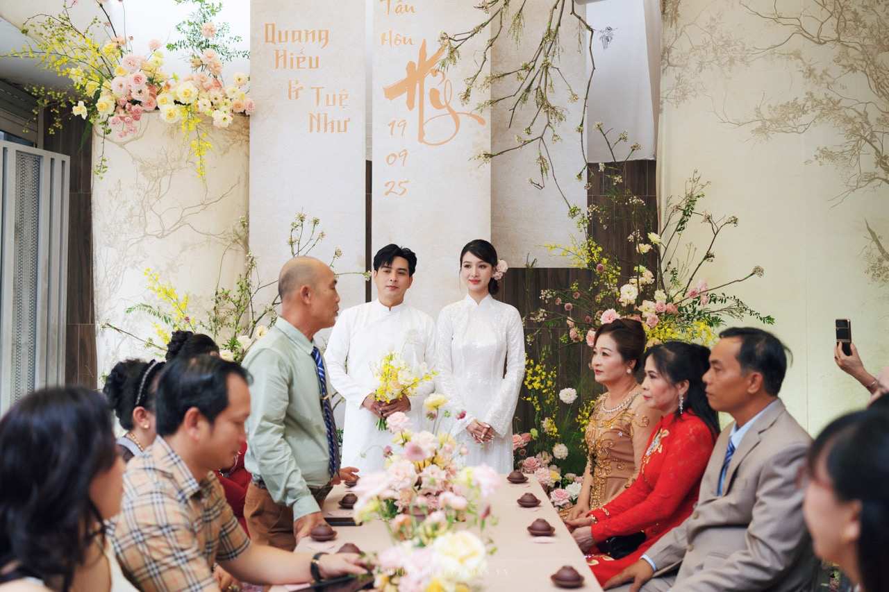 The wedding of Ho Quang Hieu and his wife is full of tradition. Photo: Provided by the artist.