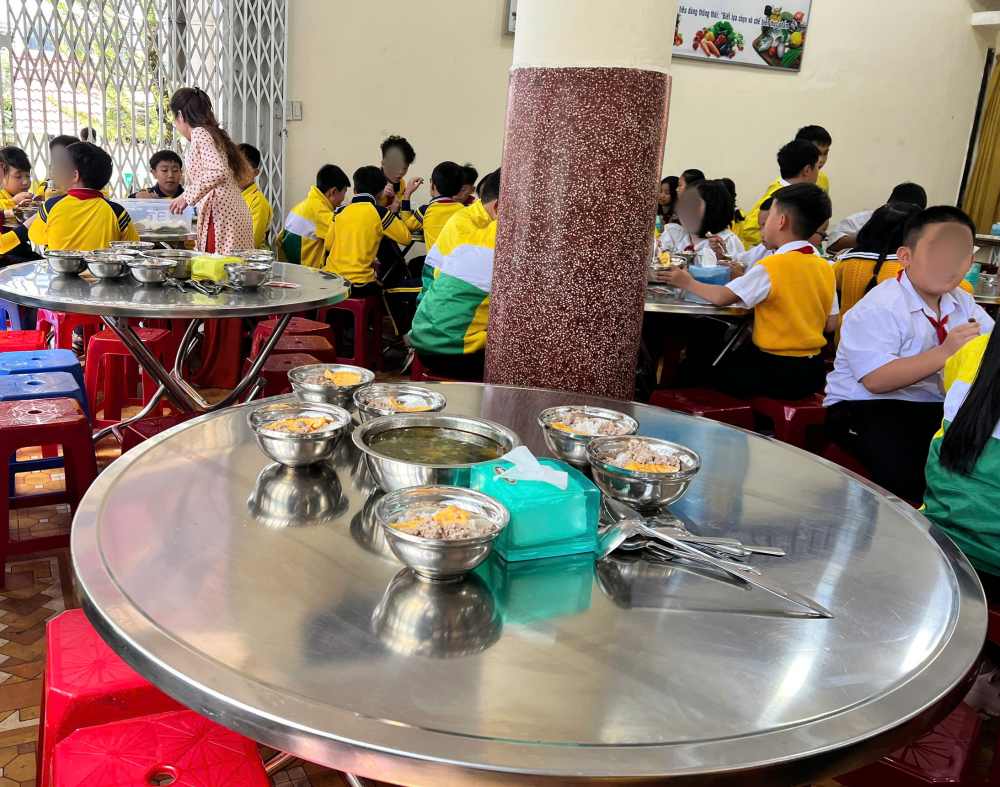 Moi suat an tai truong hoc co gia 30.000 dong. Anh: Lam Hong