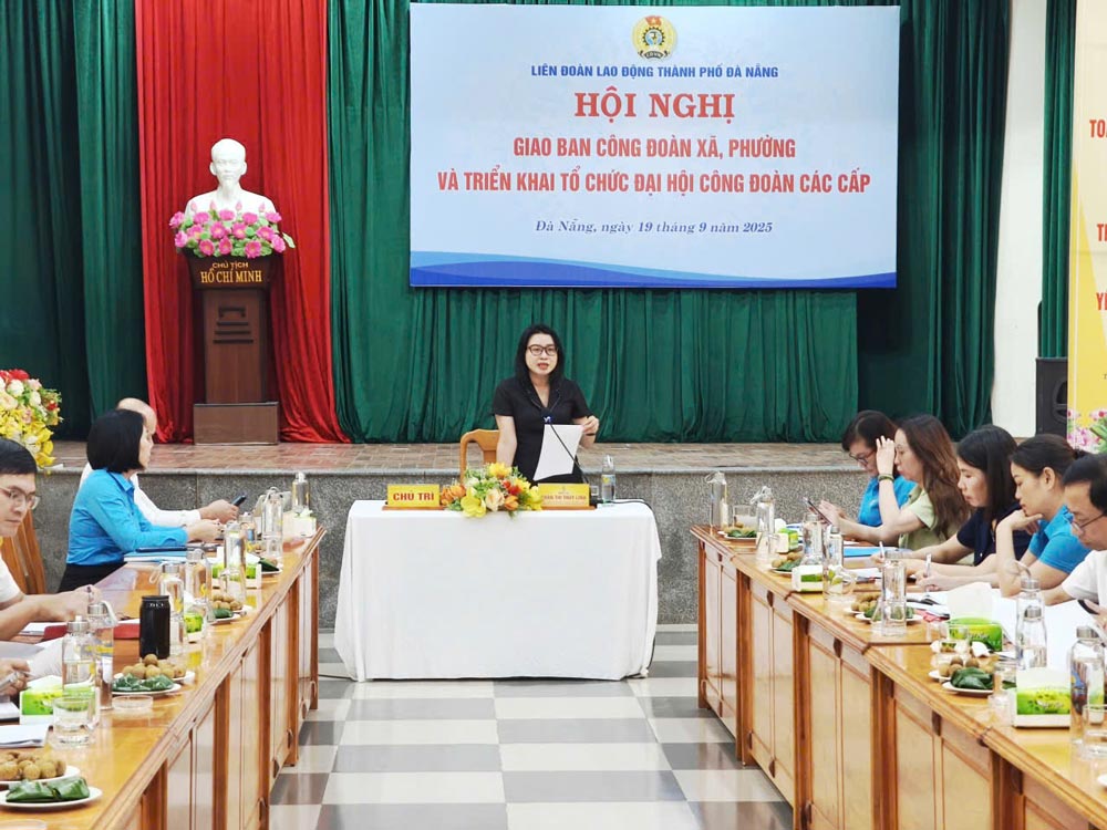 La Federacion Laboral de la ciudad de Da Nang organiza una reunion de trabajo sindical de comunas y barrios. Foto: Tuong Minh