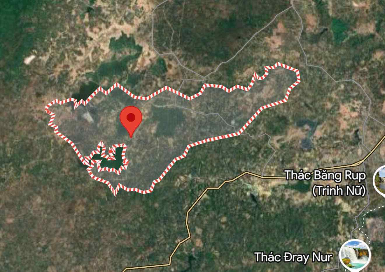 Many households in Cu cut commune (Lam Dong) reported a power outage for nearly 12 hours on September 12, but on the EVNSPC Customer Service application, the electricity output showed an unusually high increase. Photo: Googlelemaps