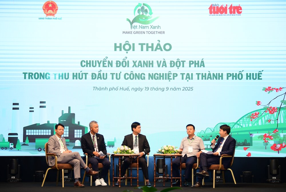 In Hue, experts contributed many multidimensional perspectives, enthusiastically discussing solutions to attract green investment and develop green industry. Photo: Organizing Committee