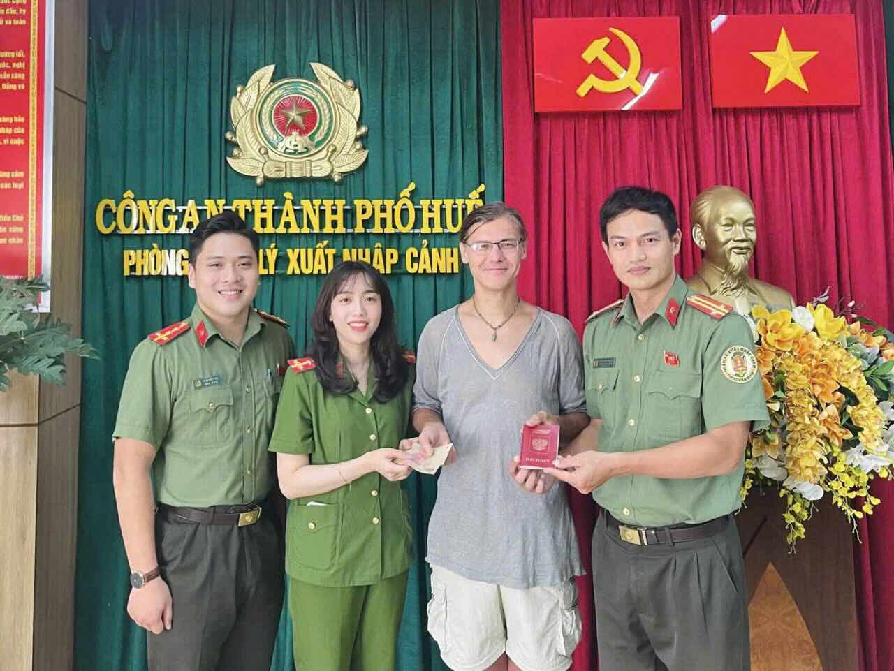 Hue City Police promptly returned the passport to the Russian tourist who dropped it before departure time. Photo: Tran Hong.