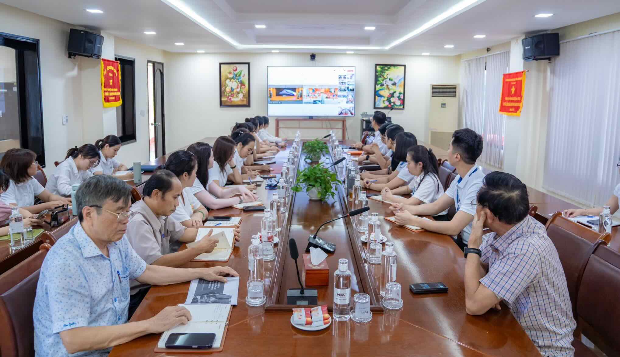 Members of Hue Textile and Garment Company participated in training on topics on wages, bonuses, and labor relations. Photo: Hue Textile