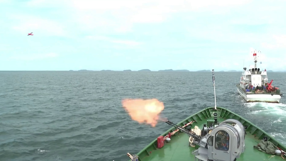 The Command of Coast Guard Region 4 conducts tactical drills and live-fire at sea in 2025. Photo: Duc Thai