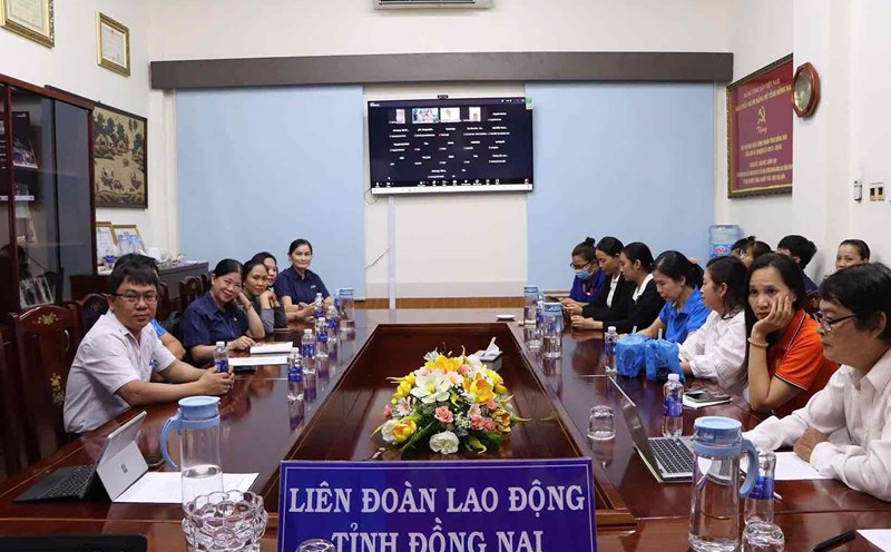 The Provincial Federation of Labor held a professional meeting and drew lots for the Ao Dai - Ao Ba Ba Fashion Competition in 2025. Photo: Provincial Federation of Labor