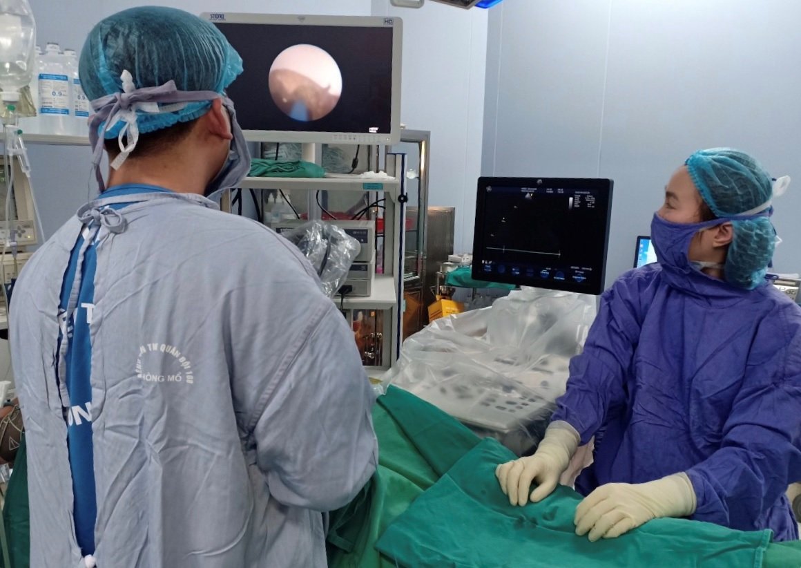 kidney stone scraping through small tunnel skin with laser and given to patients for treatment with a high success rate. Photo: BVCC