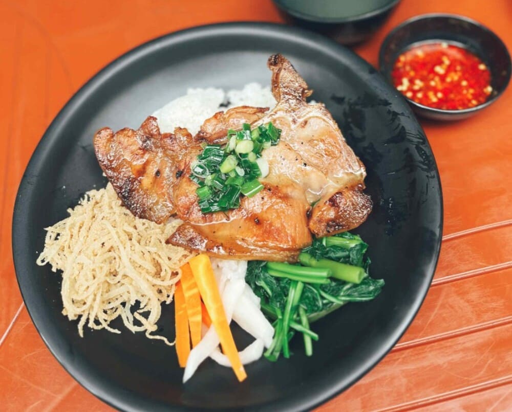 Grilled ribs and rice is quite easy to prepare and does not take much time for housewives. Photo: Mai Chau