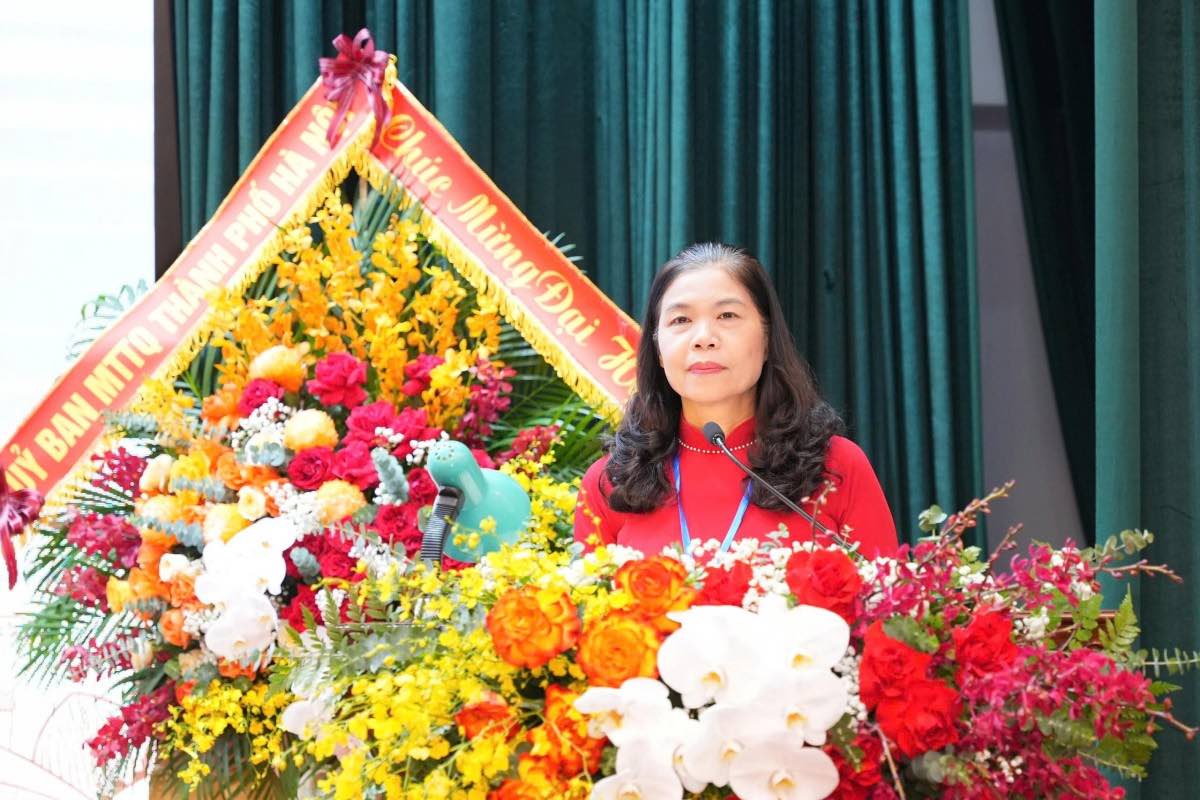 Ba Dang Thi Phuong Hoa - Pho Chu tich Uy ban MTTQ Viet Nam Thanh pho Ha Noi phat bieu tai dai hoi. Anh: Bao Duy