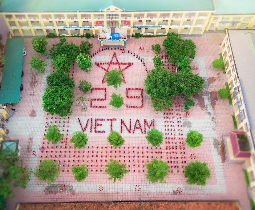 Man dong dien mung Quoc khanh cua hoc sinh Truong Tieu hoc Quynh Lien (phuong Quynh Lien). Anh: Ngoc Anh