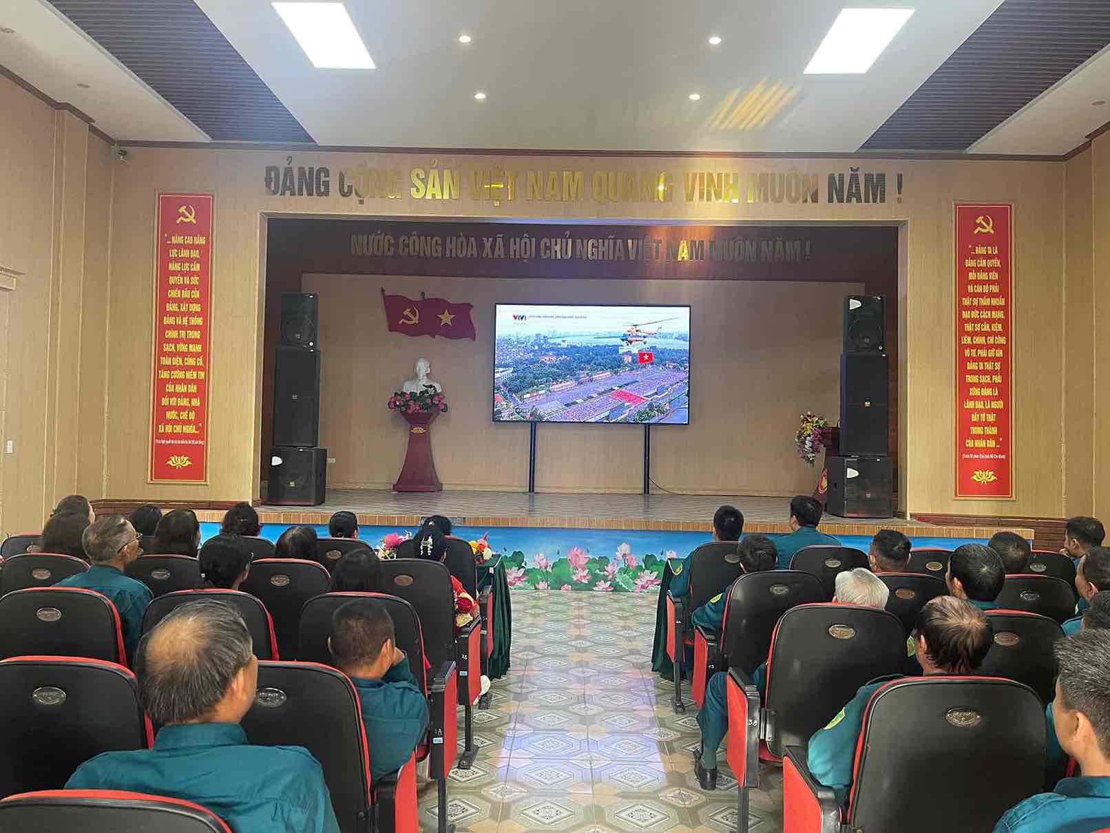 Phuong Hai Duong, TP Hai Phong to chuc buoi xem le dieu binh trang trong va am cung. Anh: Mai Huong