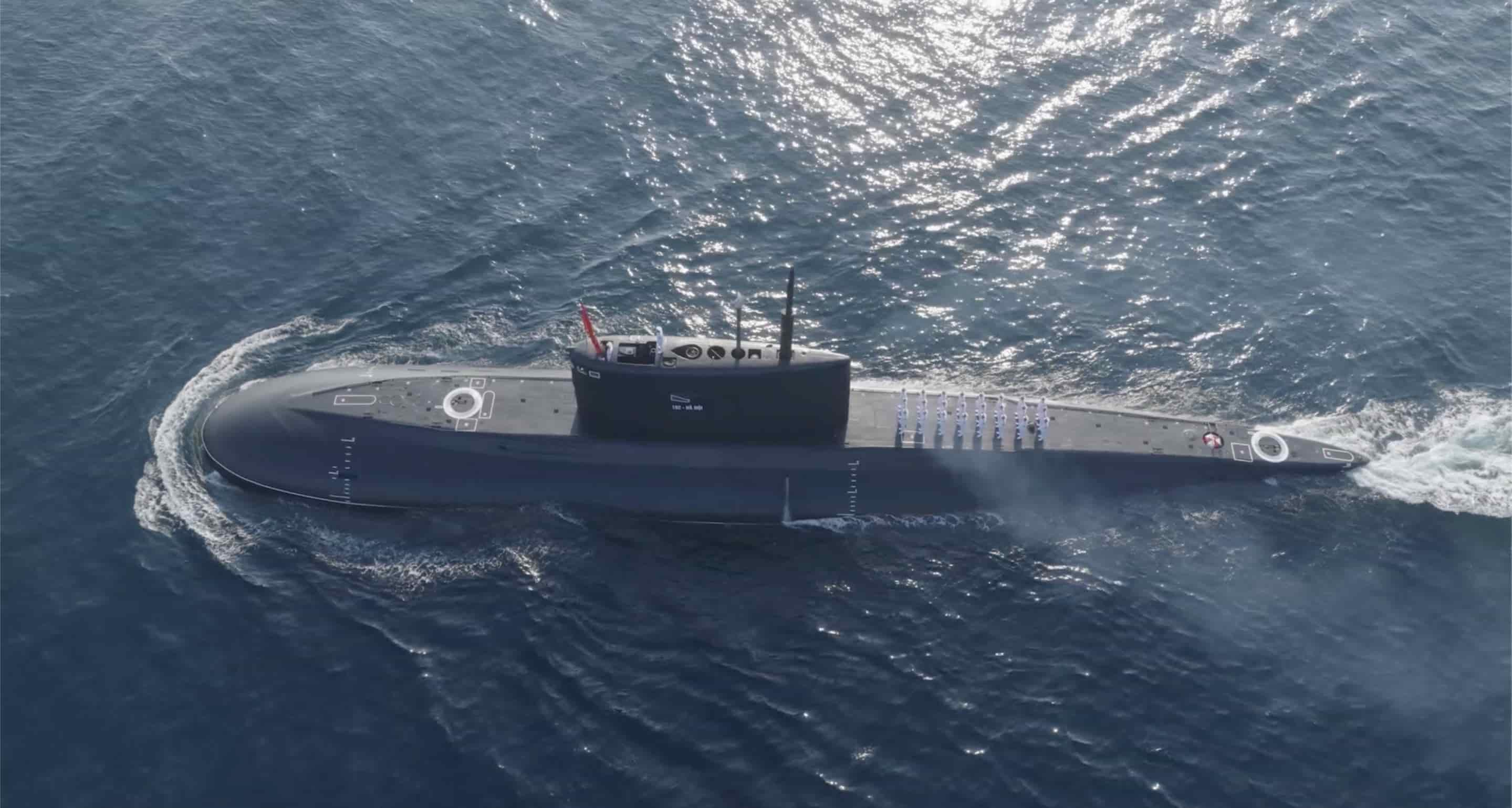 Saluer le defile maritime lors de l'evenement A80 de l'armee de la marine.