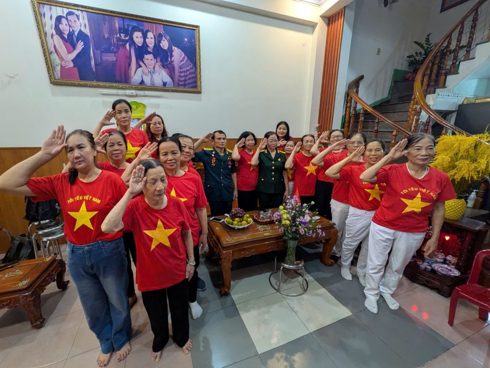 La fete nationale s'est repandue de la place a chaque maison a Ho Chi Minh-Ville