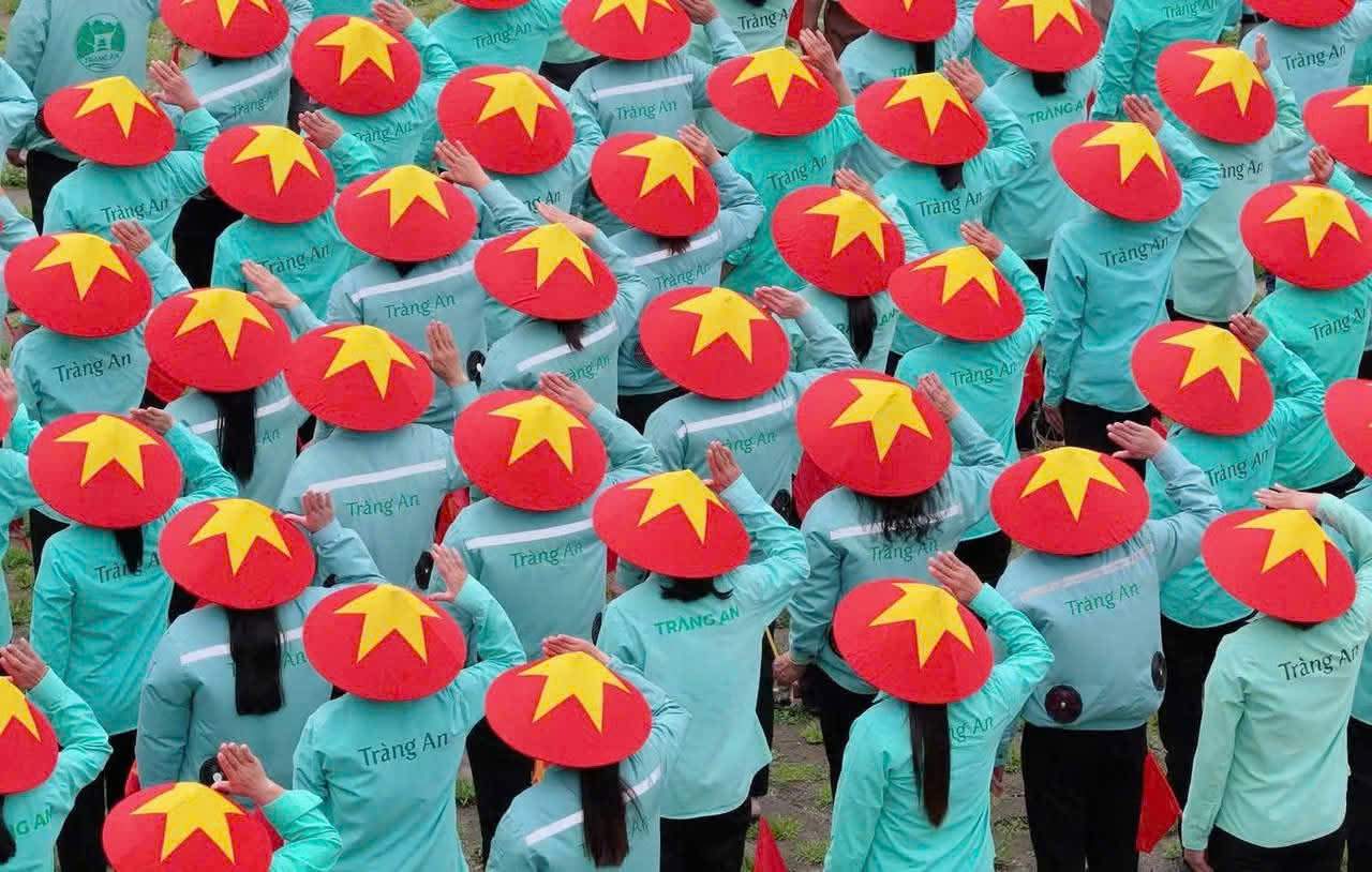 Cac khu, diem du lich tai Ninh Binh tran ngap khong khi ngay Tet Doc lap cua dan toc. Anh: Dieu Anh