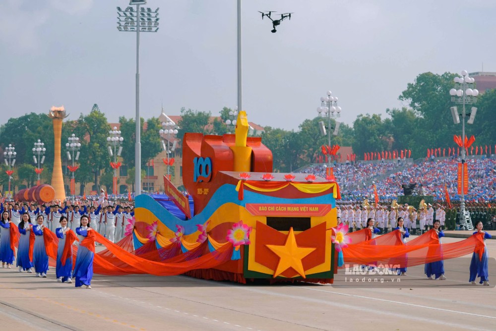 Khoi dau tu to bao Thanh nien do Lanh tu Nguyen Ai Quoc sang lap nam 1925, nen bao chi cach mang Viet Nam tu hao tron 100 nam hinh thanh va phat trien, kien dinh duoi ngon co cua Dang, phung su To quoc, phung su Nhan dan. Hinh anh Khoi Bao chi cach mang Viet Nam.