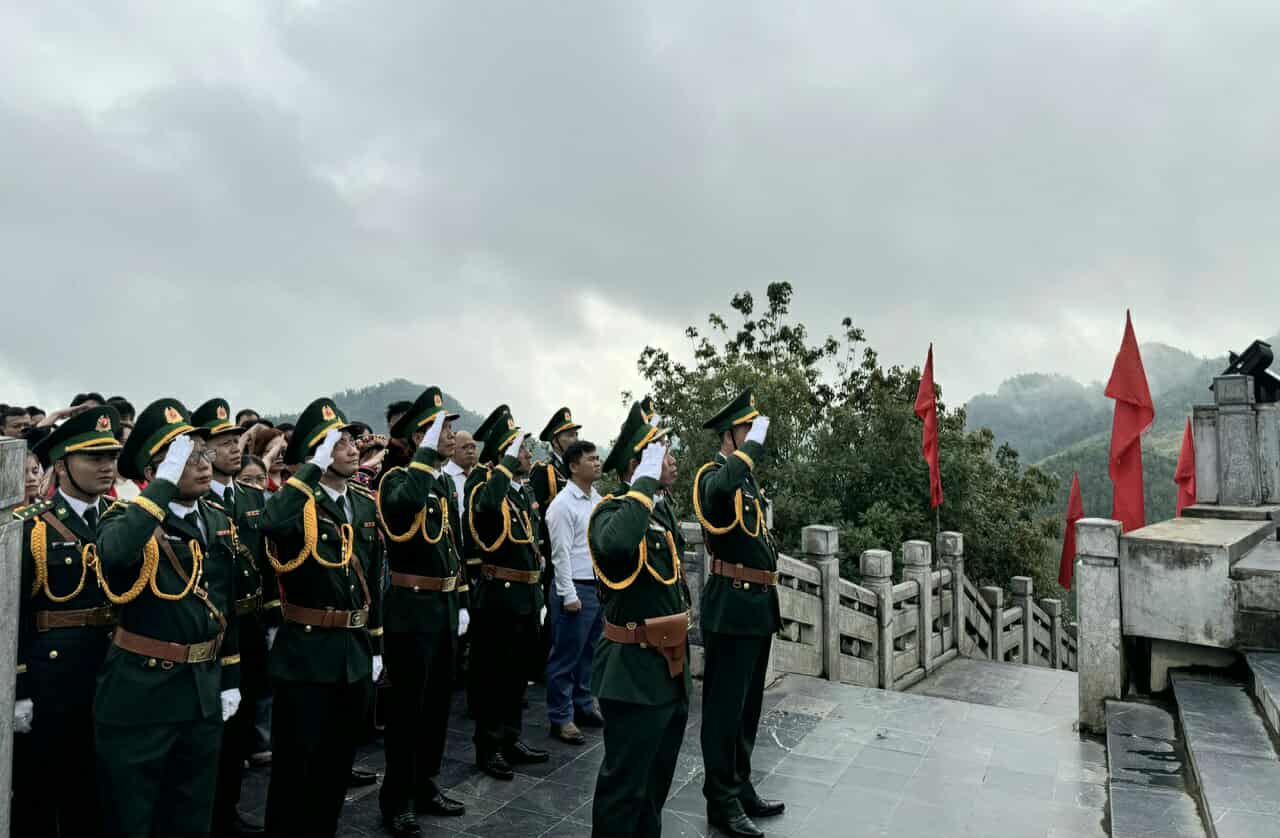 Le thuong co tai Cot co Lung Cu. Anh: Thanh Dat