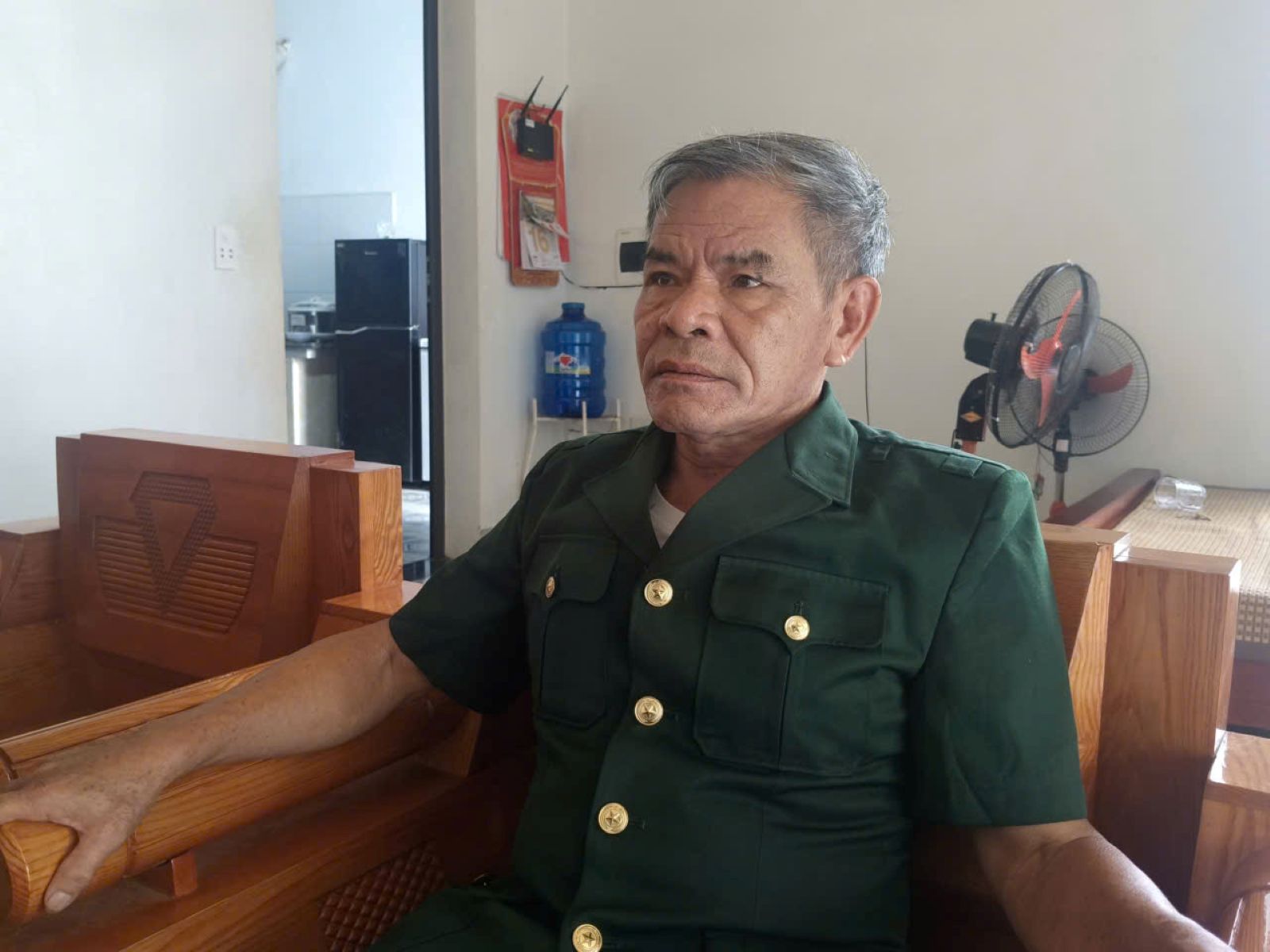 Cuu chien binh Quach Van Thien (Thanh Hoa) xuc dong khi xem xong le dieu binh, dieu hanh. Anh: Minh Hoang