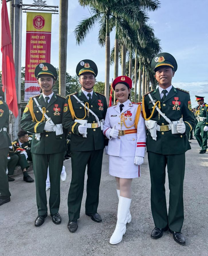 Chien si Pham Xuan Nghi cung 3 can bo BDBP TP Can Tho truc tiep tham gia dieu binh, dieu hanh 80 nam Cach mang Thang Tam va Quoc khanh nuoc Cong hoa xa hoi chu nghia Viet Nam 2/9. Anh: Van Long