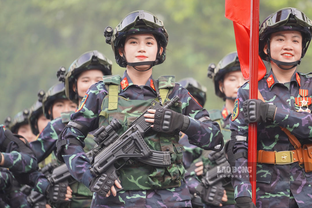 Las bellezas en el bloque de desfiles para celebrar la Gran Fiesta Nacional del 2 de septiembre. Foto: Vu Linh