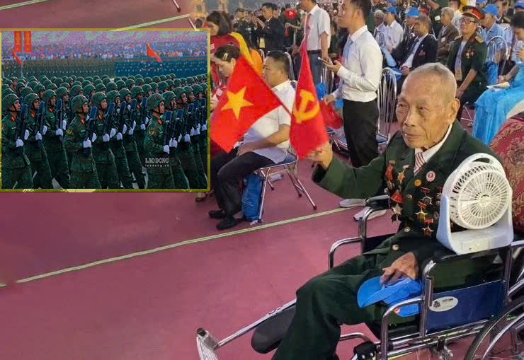 ル・ビン氏は、パレードがステージを通過したとき、党の旗と国旗を振った。写真：ル・トゥオン - トゥアン・アン