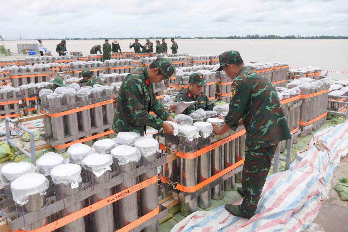 Duoc biet, day la lan thu 5 TP Can Tho to chuc ban phao hoa tren sa lan, tao diem nhan doc dao cho cac su kien chinh tri - van hoa trong dai cua dat nuoc.