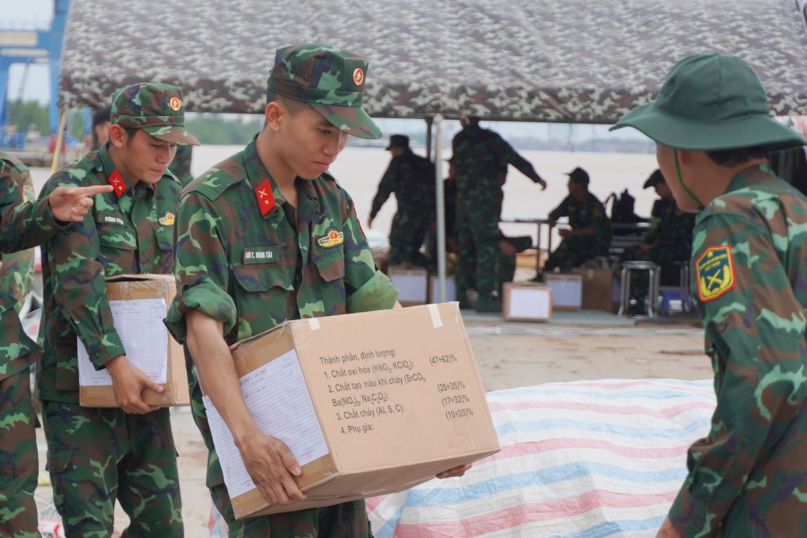 De bao dam cong tac chuan bi, Bo Chi huy quan su TP Can Tho da huy dong luc luong can bo, chien si tap trung lam viec khan truong, nghiem tuc, tu khau xay dung tran dia den cong tac bao dam an toan ban.