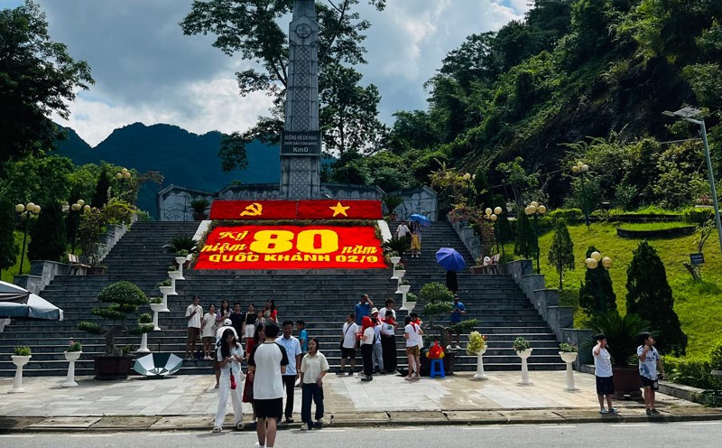 Many people choose Pac Bo (Cao Bang) as a tourist destination during the holidays. Photo: Relic Management Board