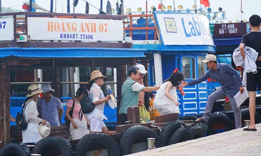 Trong dịp lễ này, Khánh Hòa đón hơn 275.000 lượt khách lưu trú. Ảnh: Bình Quý