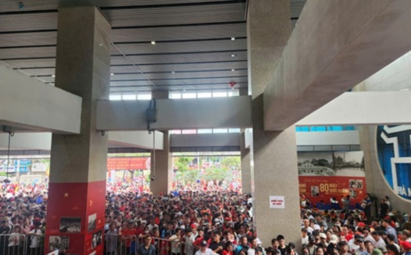 Urban railway reached a record number of passengers so far. Photo: Minh Hanh