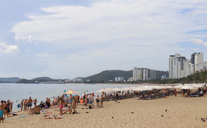 Khanh Hoa tourism during the September 2 holiday welcomes a large number of foreign tourists. Photo: Phuong Linh