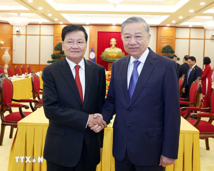 General Secretary To Lam met with General Secretary and President of Laos Thongloun Sisoulith. Photo: VNA