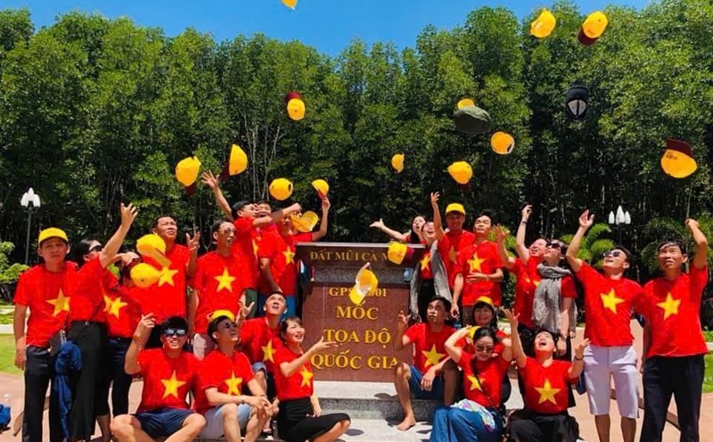 Tourists visit the National Geopark in Dat Mui, Ca Mau. Photo: Nhat Ho