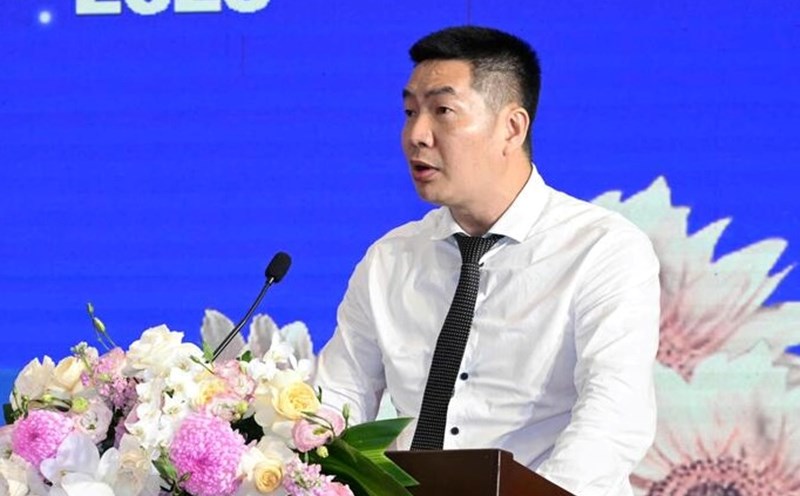 Mr. Le Vu The Anh shared his experience in building a typical family. Photo: Phu Temple