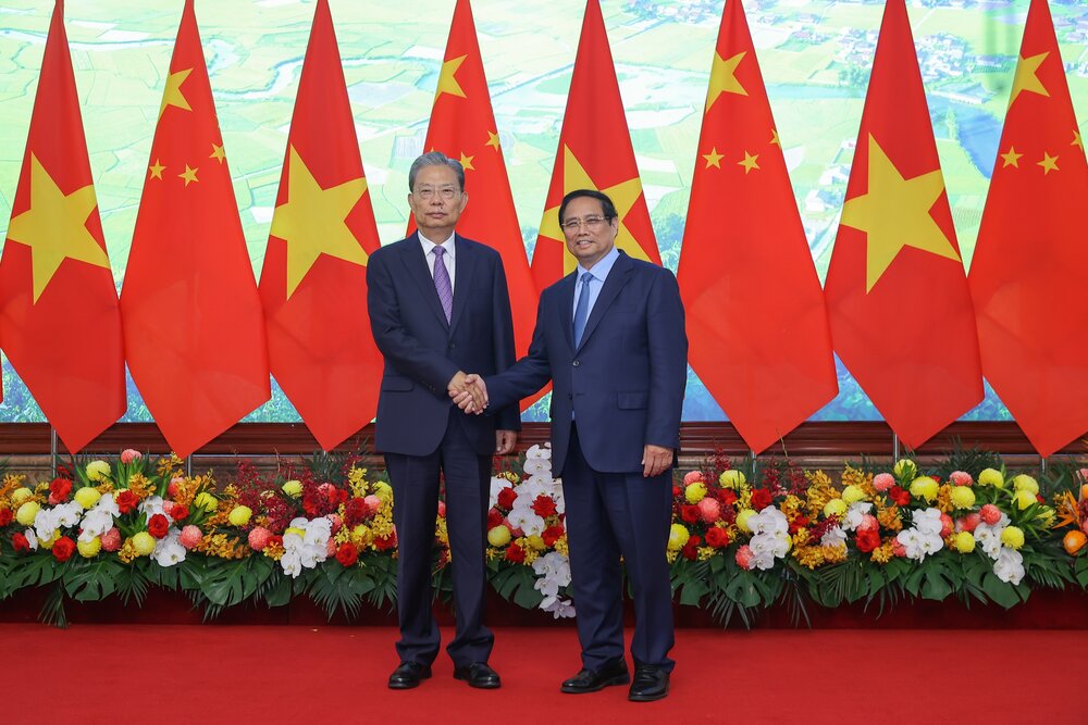 Politburo member, Prime Minister Pham Minh Chinh and Politburo member, Head of the Standing Committee of the National People's Congress of the People's Republic of China Zhao Lixi. Photo: VGP