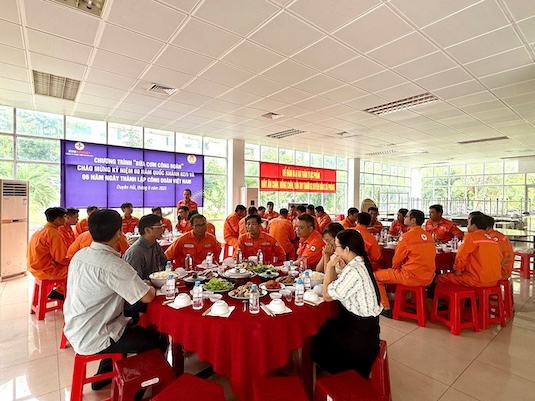 노동조합 식사는 노동자들의 공동의 집에 대한 메시지를 전파합니다. 사진: Mong Huyen