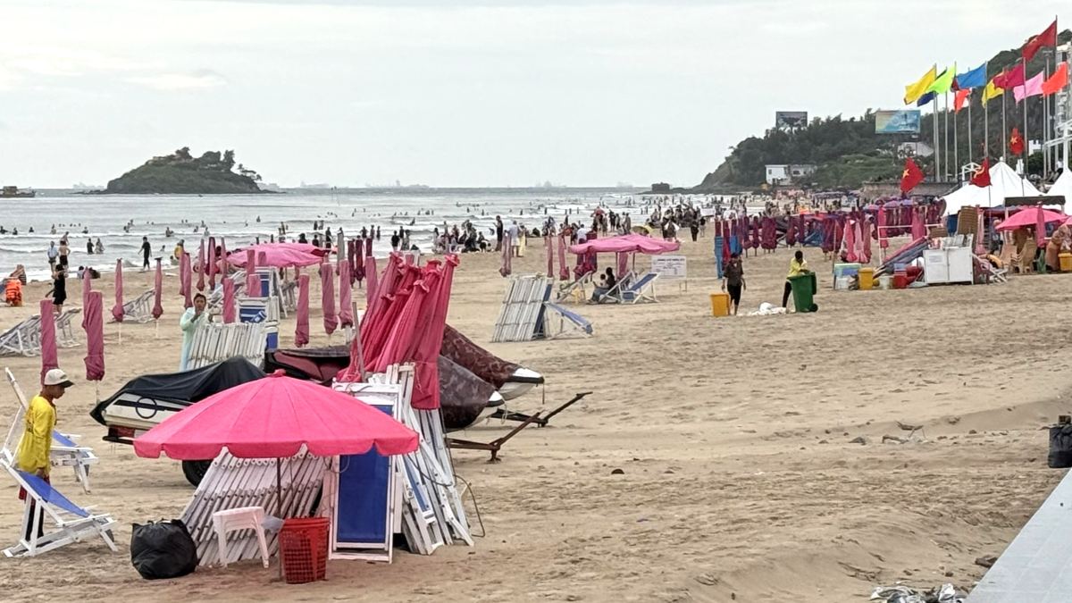The number of tourists in Vung Tau has decreased, no longer too crowded on September 2. Photo: Thanh An